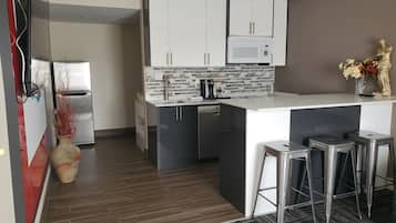 Suite, 1 King Bed, Non Smoking | Private kitchen | Fridge, microwave, coffee/tea maker