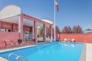 Sesongbasert utendørsbasseng