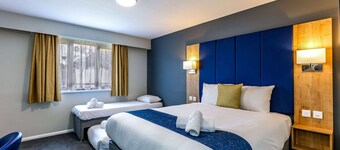 Days Inn by Wyndham Warwick North M40