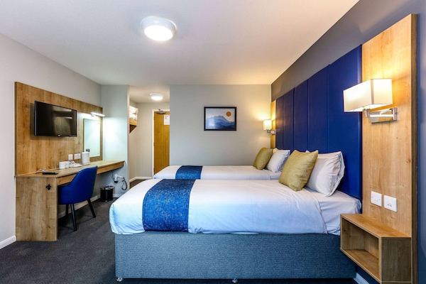Desk, free cribs/infant beds, free WiFi, bed sheets
