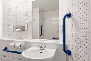 Twin Room, Accessible, Non Smoking | Bathroom | Combined shower/tub, eco-friendly toiletries, hair dryer, towels