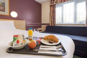 Frukost enligt egen beställning varje dag (GBP 10 per person)