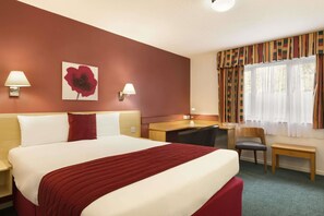 Business Room, 1 Double Bed, Non Smoking | Desk, blackout drapes, iron/ironing board, free cribs/infant beds