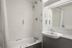 Combined shower/bathtub, eco-friendly toiletries, hair dryer, towels