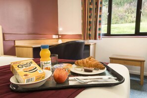 Frukost att ta med varje dag (GBP 7 per person)