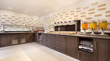 Daily buffet breakfast (GBP 11 per person)