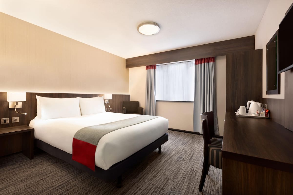 Kamar, 1 Tempat Tidur Double, akses difabel, bathtub (Mobility ) | Brankas, meja kerja, setrika/meja setrika, dan Wi-Fi gratis