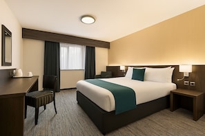 Comfort Room, Non Smoking | In-room safe, desk, iron/ironing board, free WiFi - Ramada by Wyndham Bristol West (Bristol)