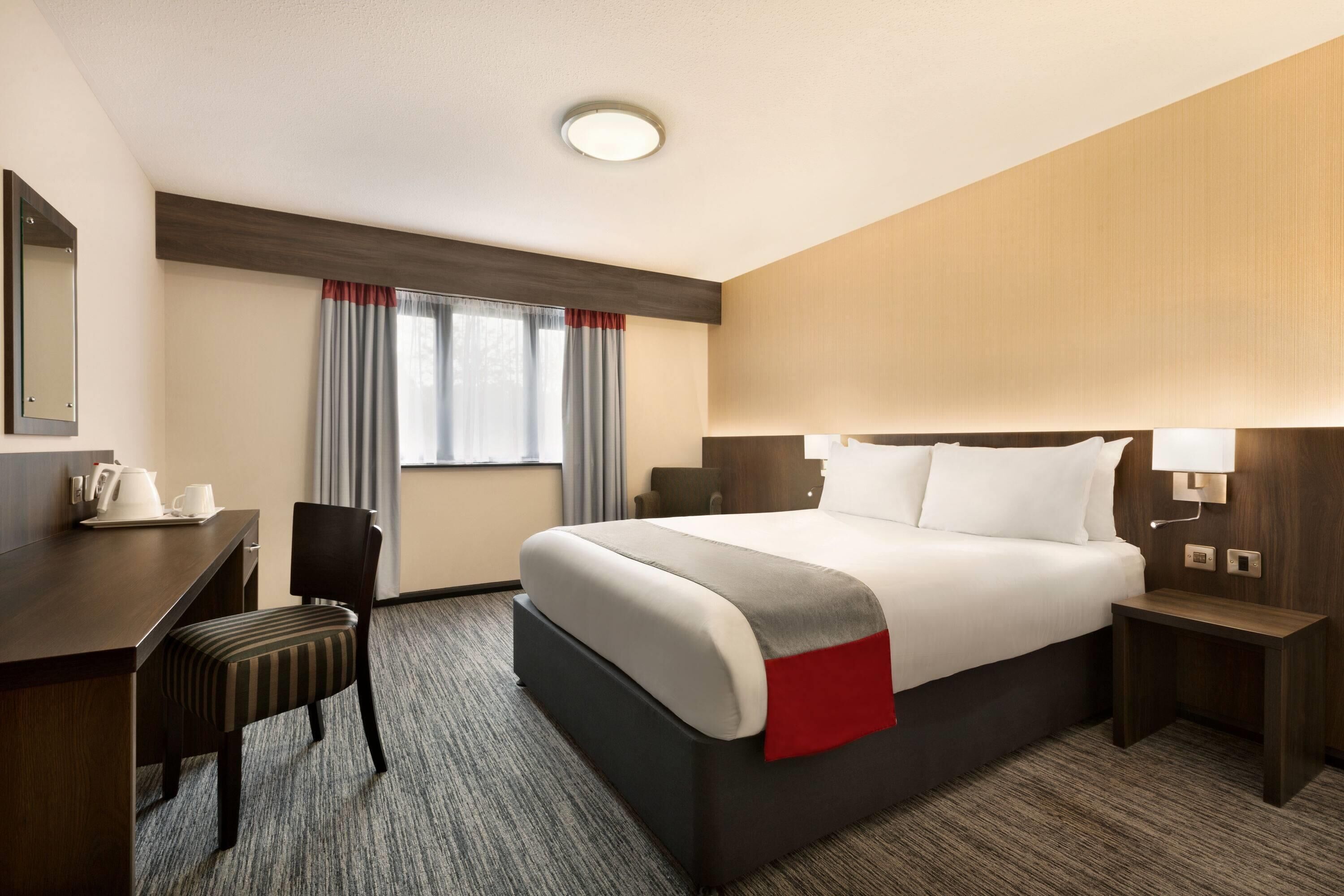 Room, 1 Double Bed, Non Smoking | In-room safe, desk, iron/ironing board, free WiFi