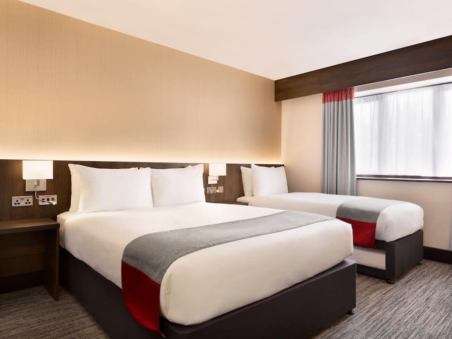 In-room safe, desk, iron/ironing board, free WiFi