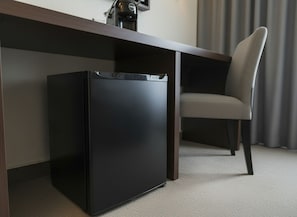 Comfort Room, Non Smoking | In-room safe, desk, iron/ironing board, free WiFi - Ramada by Wyndham Bristol West (Bristol)