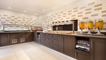 Daily buffet breakfast (GBP 11 per person)