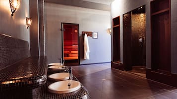 Sauna, Massageanwendungen