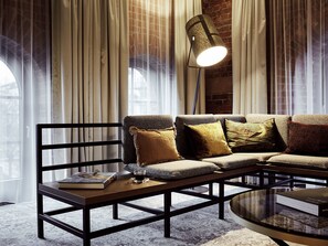 XL Loft | Living area | Flat-screen TV