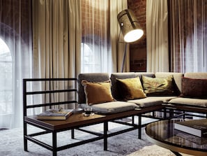 XL Loft | Living area | Flat-screen TV