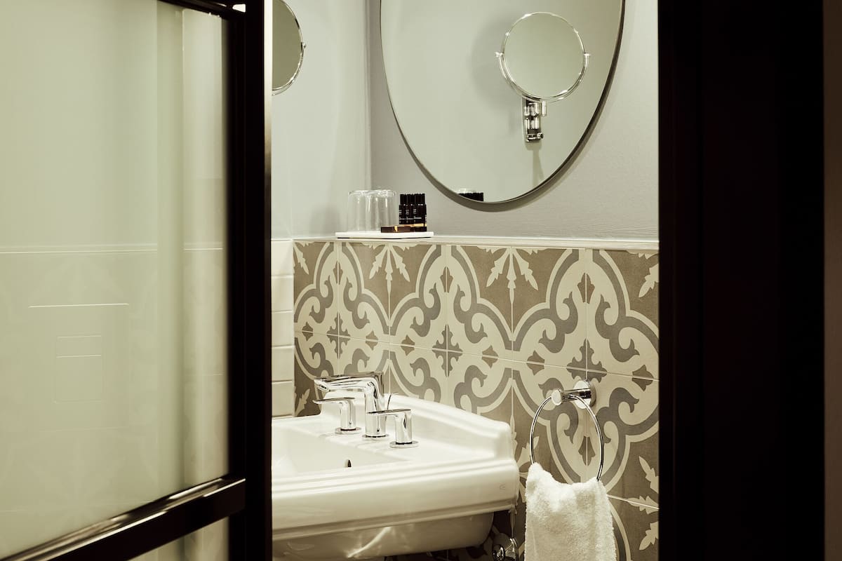 l loft | bathroom | eco-friendly toiletries, hair dryer, slippers, towels