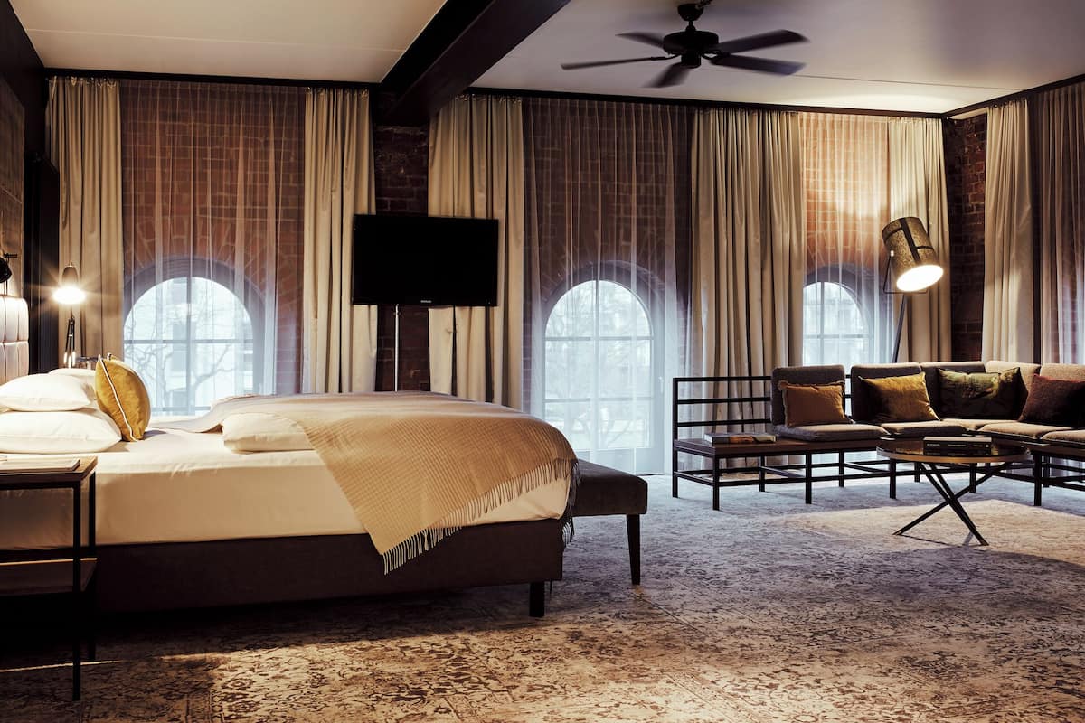 xl loft | premium bedding, minibar, in-room safe, soundproofing