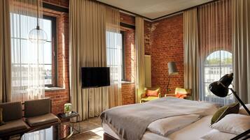 L Loft | Premium bedding, minibar, in-room safe, soundproofing