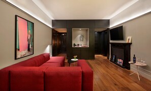 Andaz, Suite, 1 cama de matrimonio grande | Ropa de cama de alta calidad y minibar (con algunos artículos gratuitos)