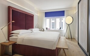 ห้องสวีท (104) | เครื่องนอนระดับพรีเมียม, มินิบาร์ฟรีบางอย่าง, ตู้นิรภัยในห้องพัก