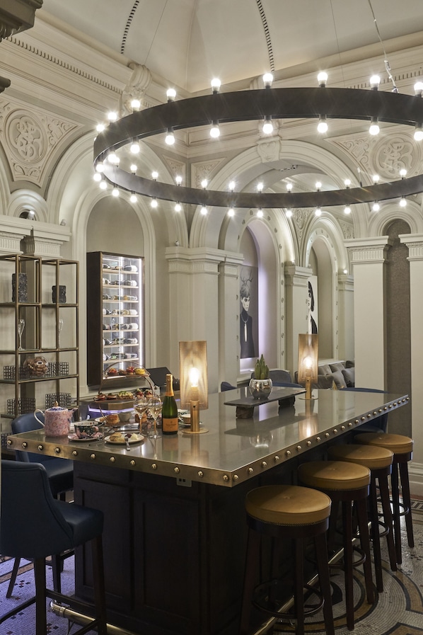 5 restaurantes; se sirven desayunos, comidas, cenas y brunch
