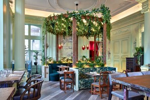 5 restaurants, spécialités Cuisine internationale