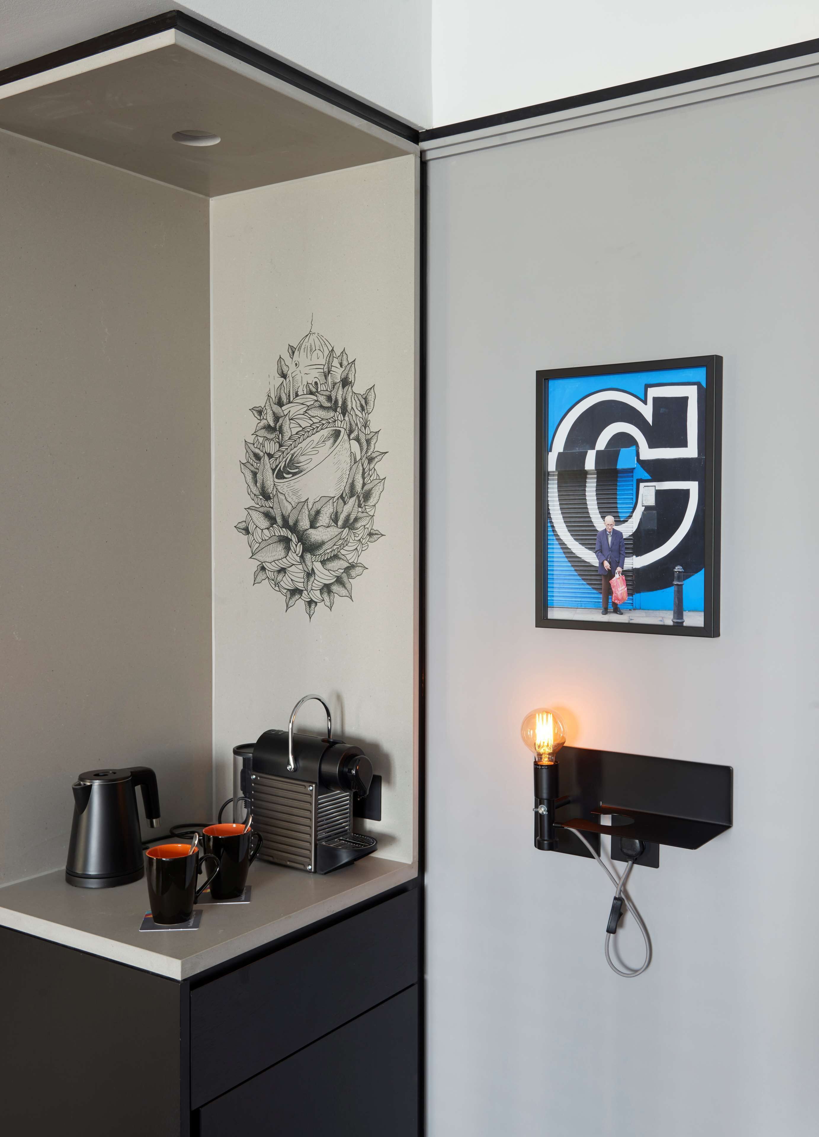 room, 1 queen bed | premium bedding, free minibar items, in-room safe, desk