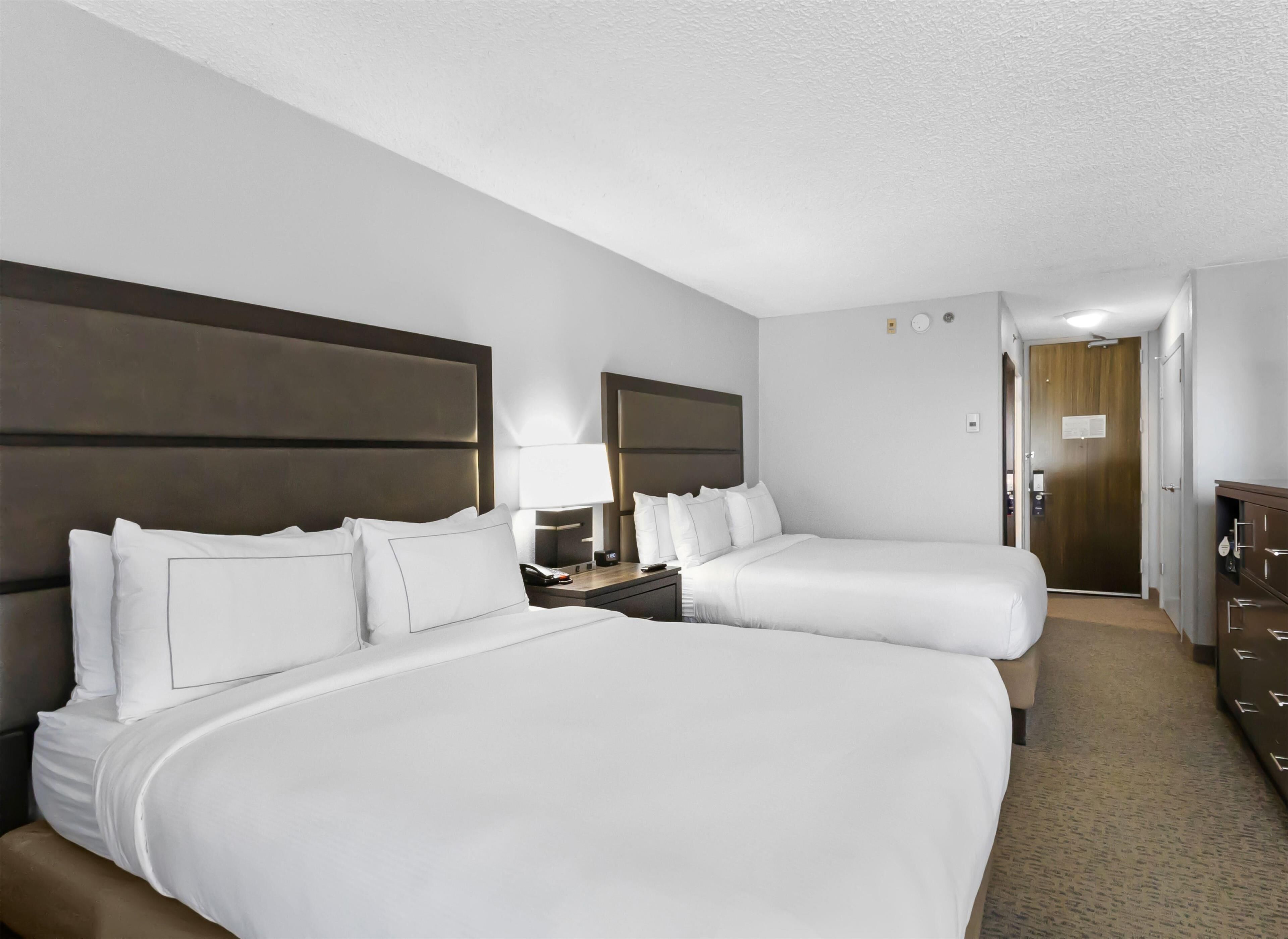 Premium bedding, in-room safe, desk, blackout drapes