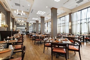 供应早餐和午餐，美洲菜