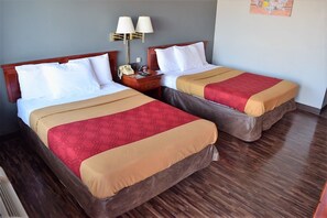 Tabla de planchar con plancha, wifi gratis y ropa de cama 