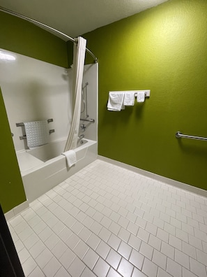 Room, 1 King Bed, Accessible | Bathroom