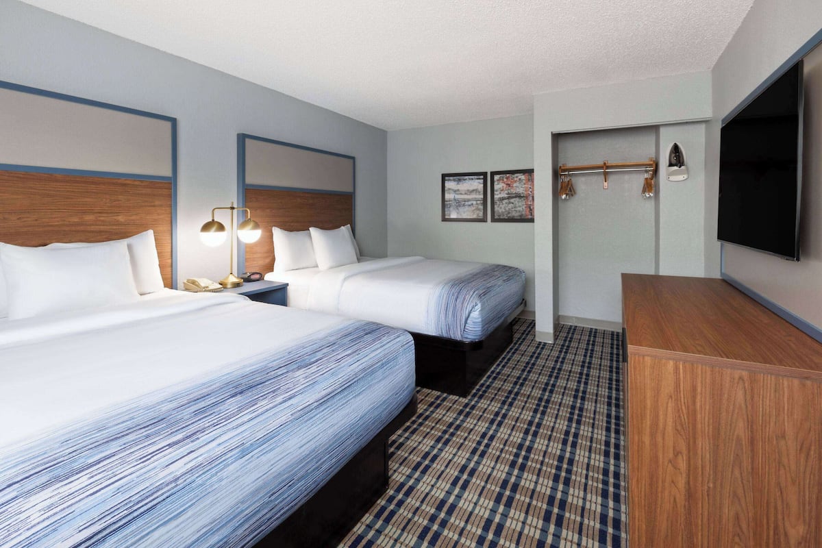 Suite, 1 chambre, non-fumeurs | Minibar, décoration personnalisée, ameublement personnalisé, bureau
