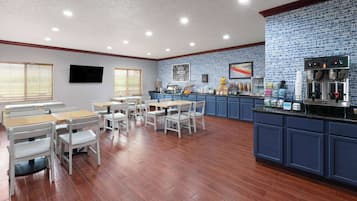 Petit déjeuner complet compris tous les jours