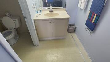Articles de toilette gratuits, serviettes fournies, savon, shampoing