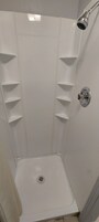 Standard Room, 1 King Bed, Non Smoking | Bathroom | Free toiletries, towels, soap, shampoo