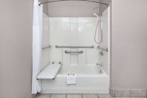 Salle de bain accessible aux personnes à mobilité réduite
