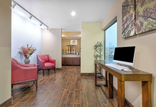 Super 8 by Wyndham New Braunfels I-35