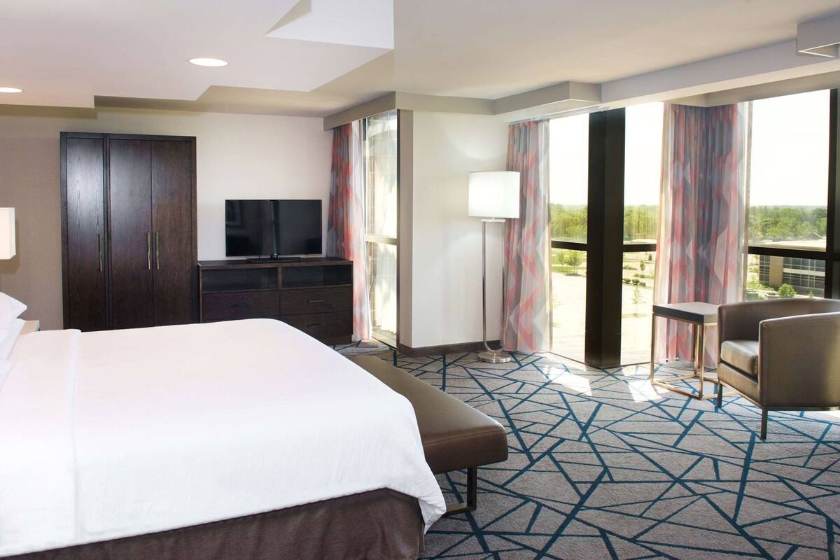 1 bedroom, hypo-allergenic bedding, in-room safe, desk