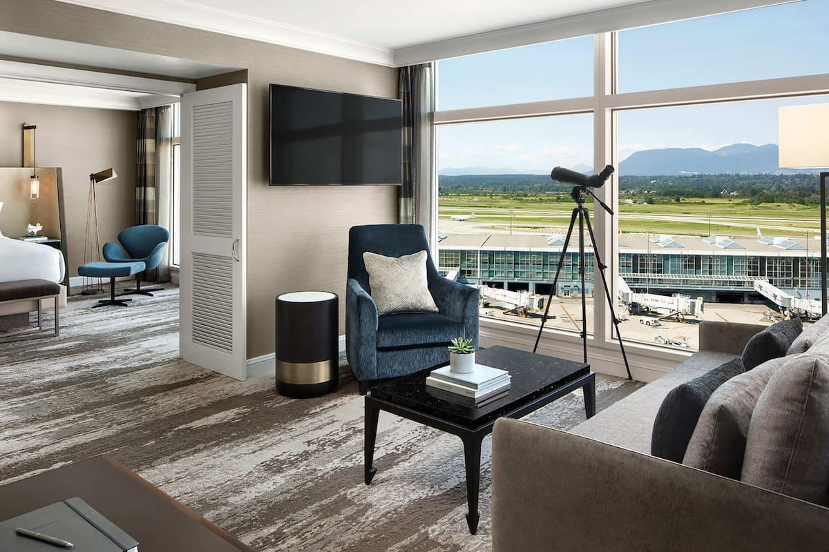 fairmont gold runway view suite king | premium bedding, down duvets, pillow-top beds, minibar