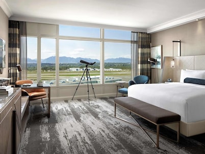 Fairmont Vancouver Airport In-Terminal Hotel