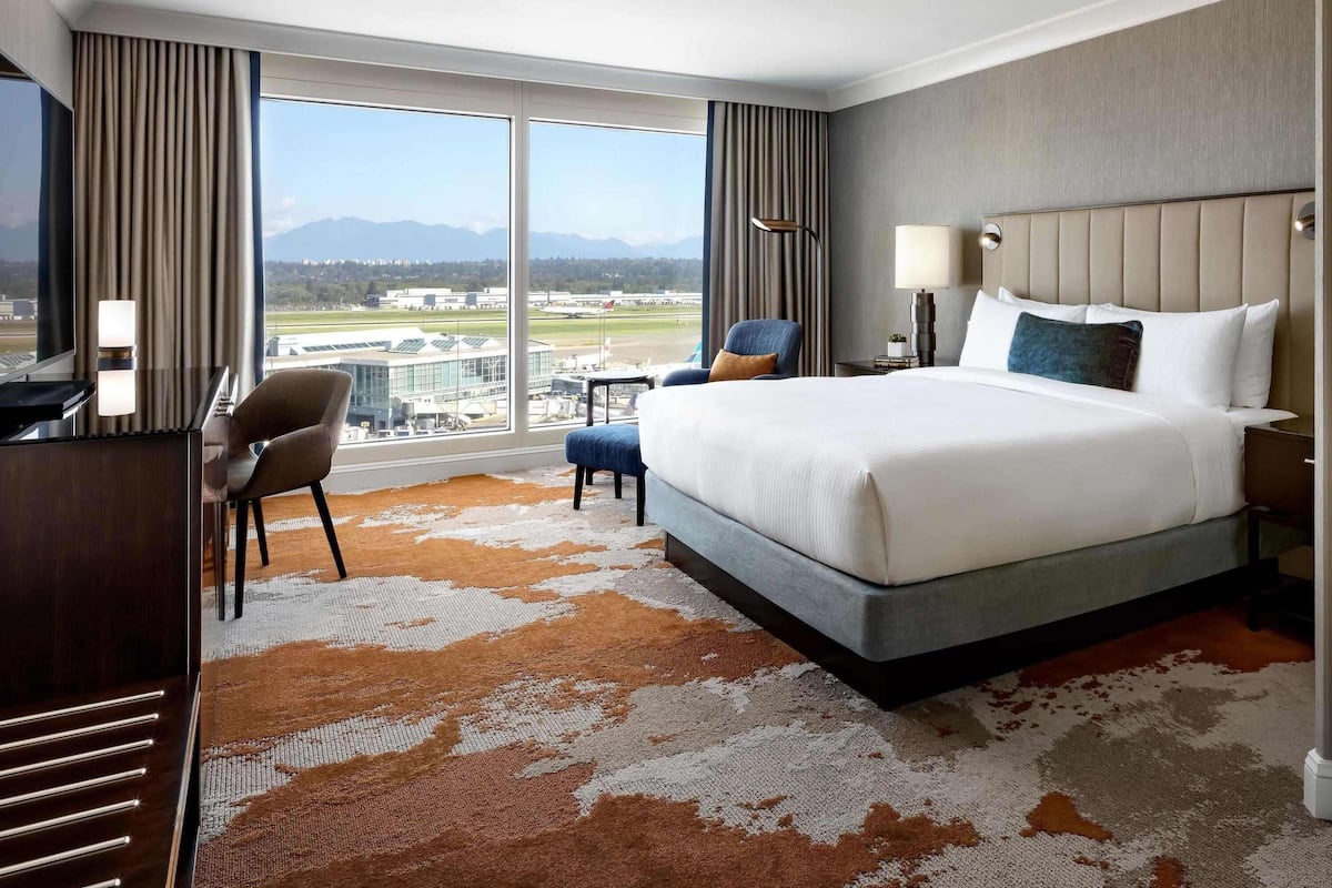Premium bedding, down comforters, pillowtop beds, minibar