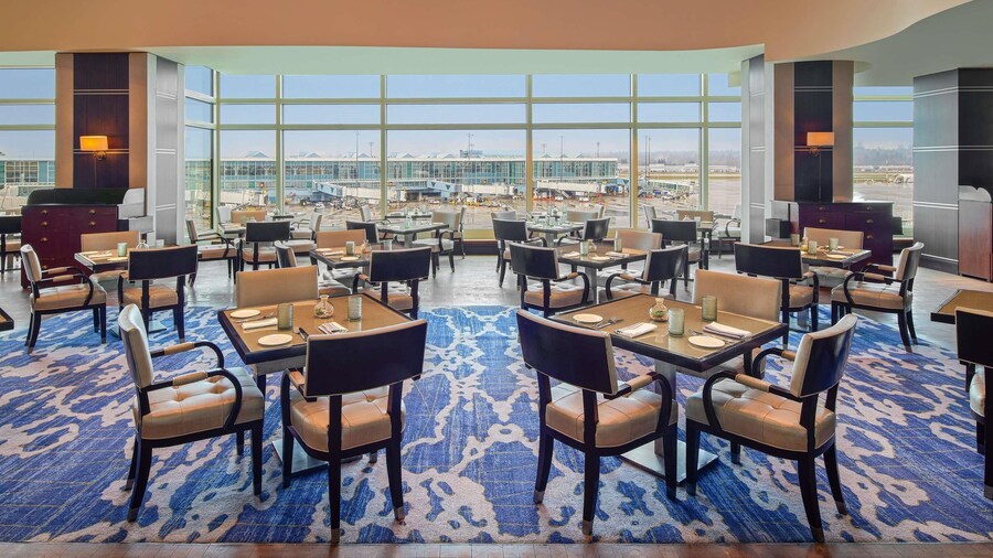 Fairmont Vancouver Airport In-Terminal Hotel