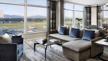 Fairmont Gold, Signature suite | Luxe beddengoed, donzen dekbedden, pillowtop-bedden, een minibar