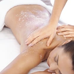 Hydrotherapie, aromatherapie, body scrubs, gezichtsbehandelingen