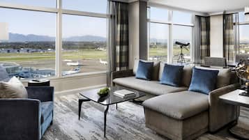 Fairmont Gold Signature Runway View Suite King