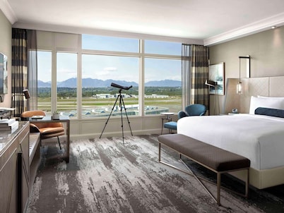 Fairmont Vancouver Airport In-Terminal Hotel