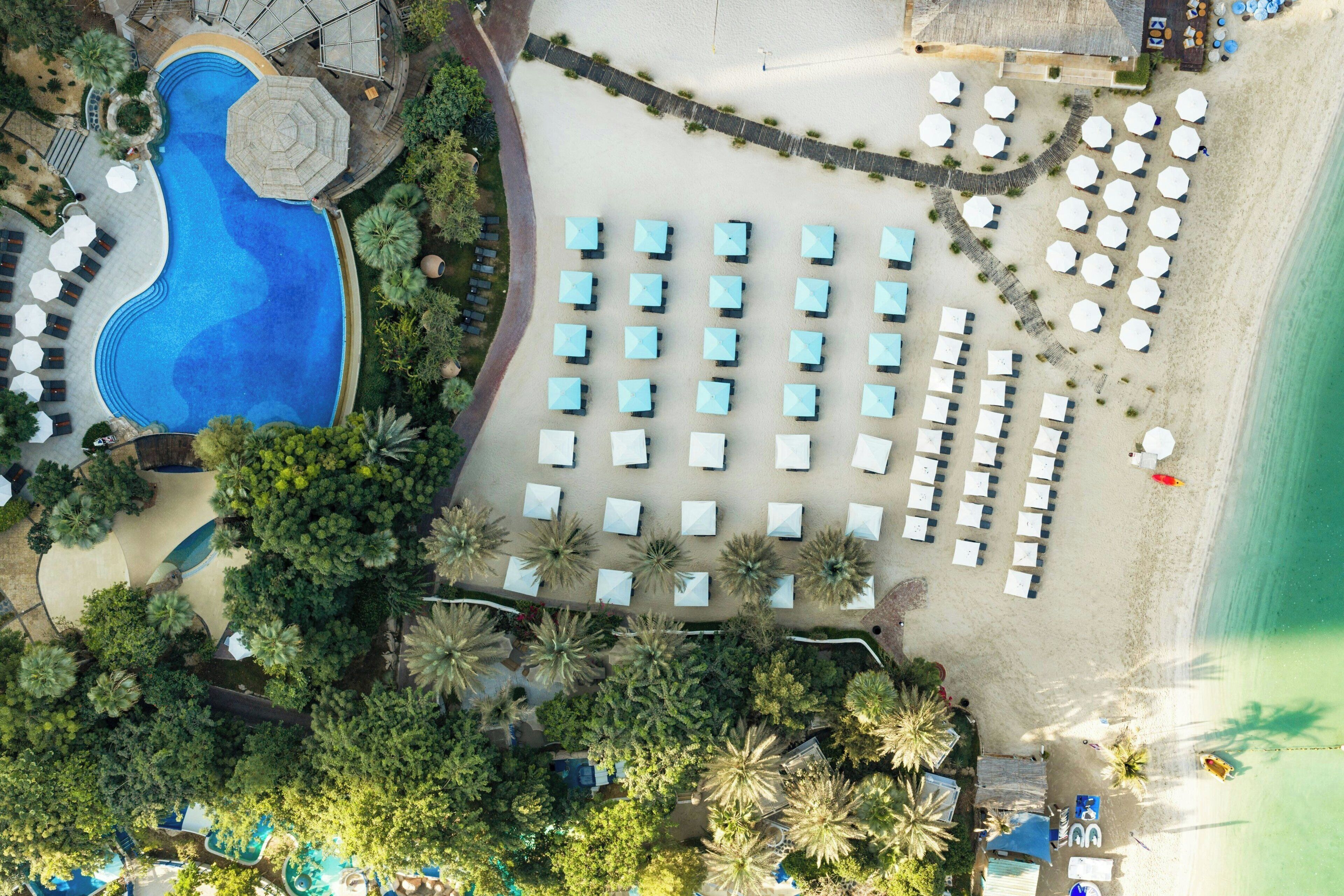 3 outdoor pools, free cabanas, pool umbrellas