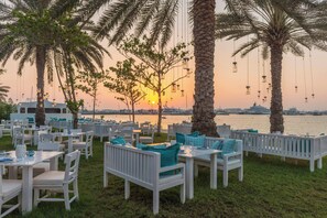 Private beach, sun-loungers, beach umbrellas, beach towels
