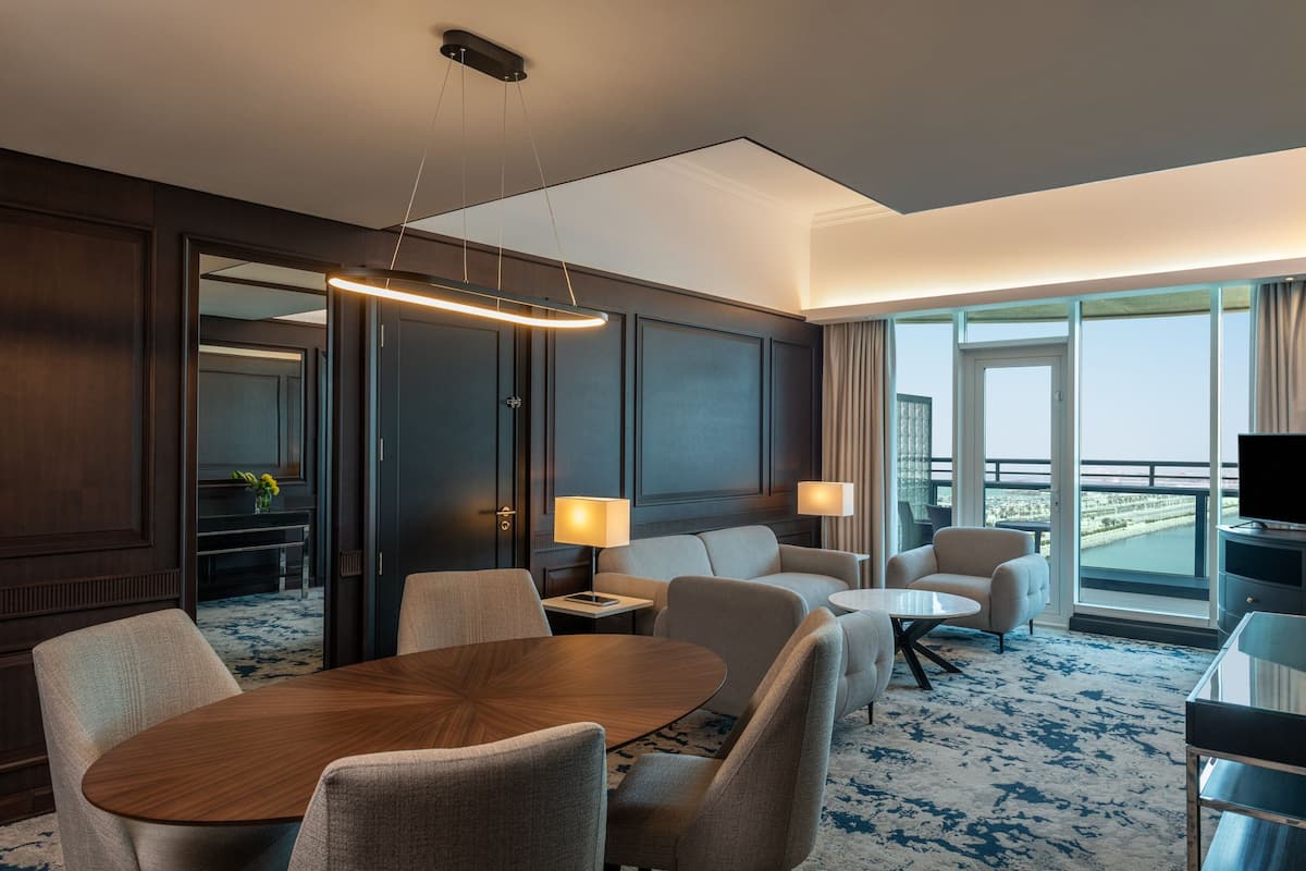 Deluxe Suite Sea View, Club lounge access, 1 King, Balcony