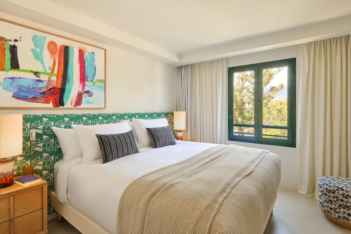 Down comforters, minibar, in-room safe, desk
